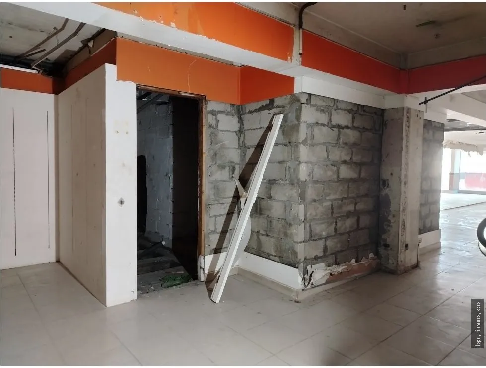 BUILDING FOR SALE IN CALIDONIA