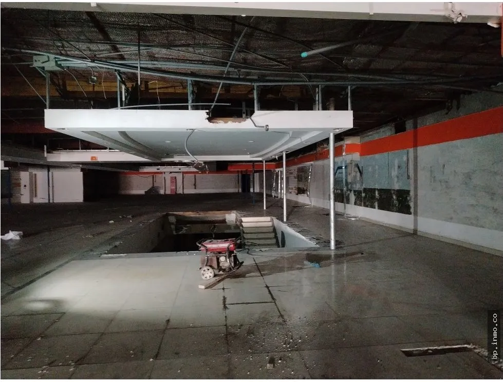 BUILDING FOR SALE IN CALIDONIA