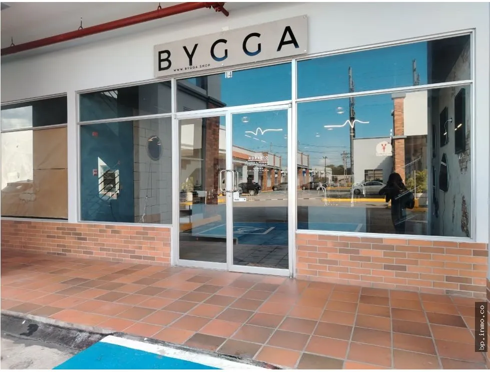 COMMERCIAL SPACE OF 122.08 m2 FOR SALE IN BRISAS DEL GOLF
