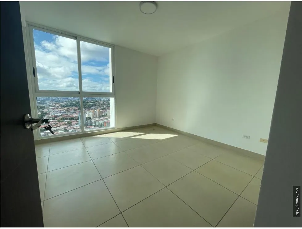 APARTMENT FOR SALE IN KING'S PARK