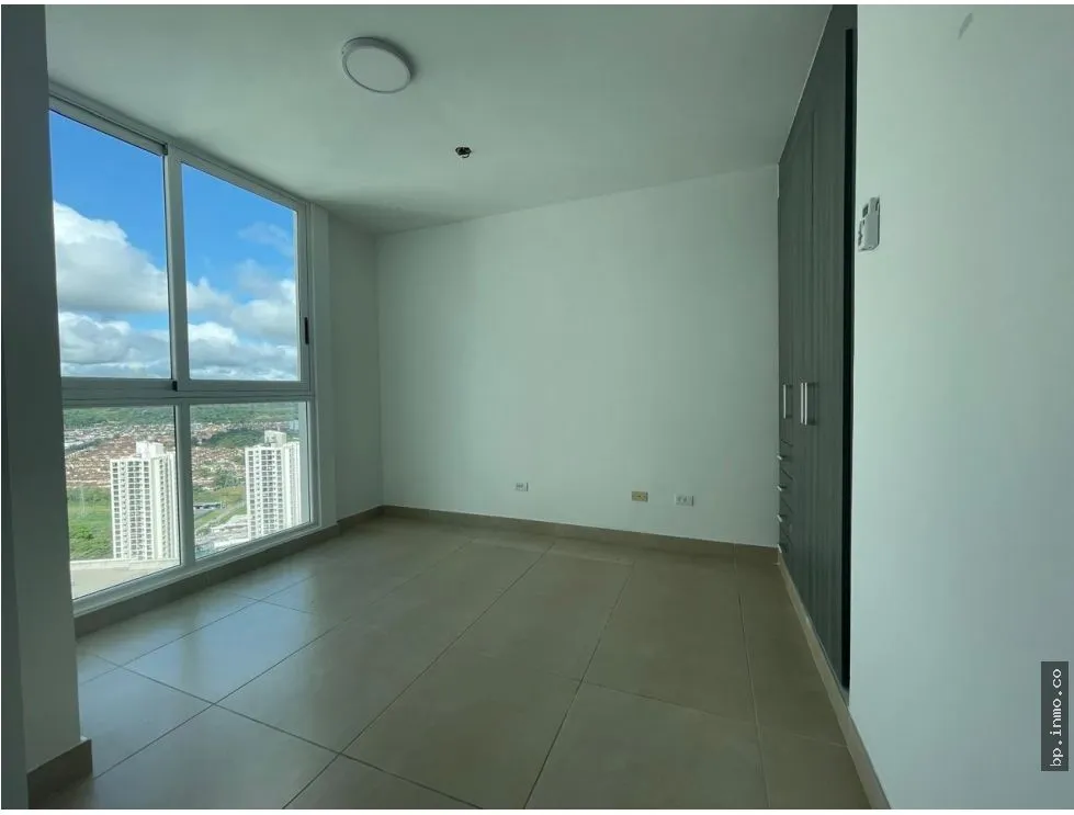 APARTMENT FOR SALE IN KING'S PARK