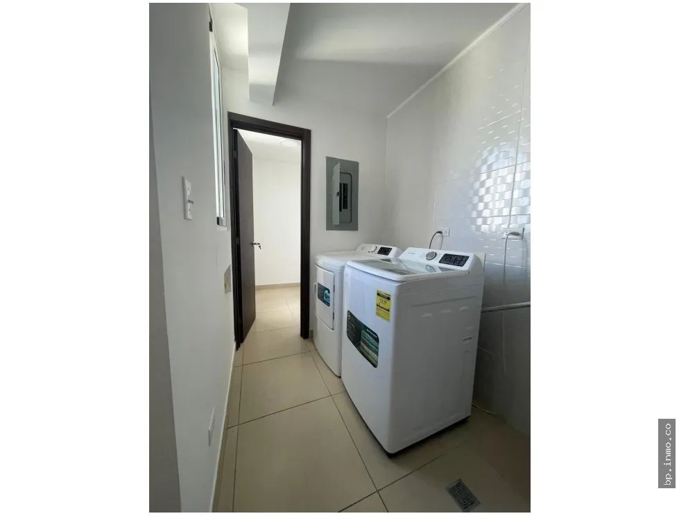 APARTMENT FOR SALE IN KING'S PARK