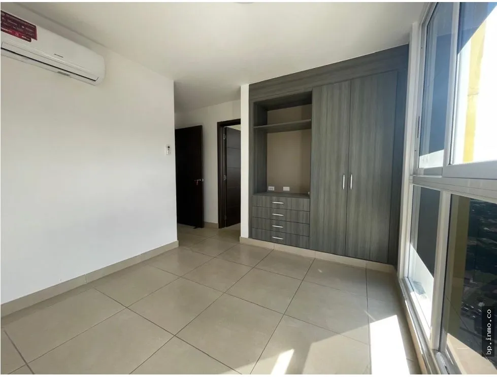 APARTMENT FOR SALE IN KING'S PARK