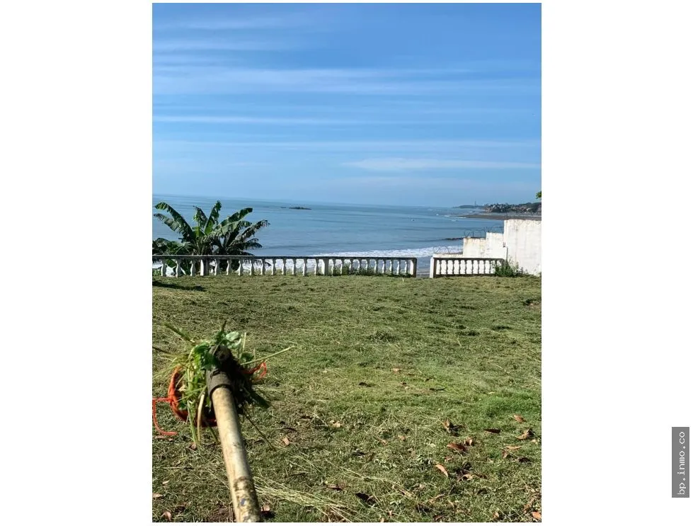 BEACHFRONT LAND FOR SALE 2,100 M2