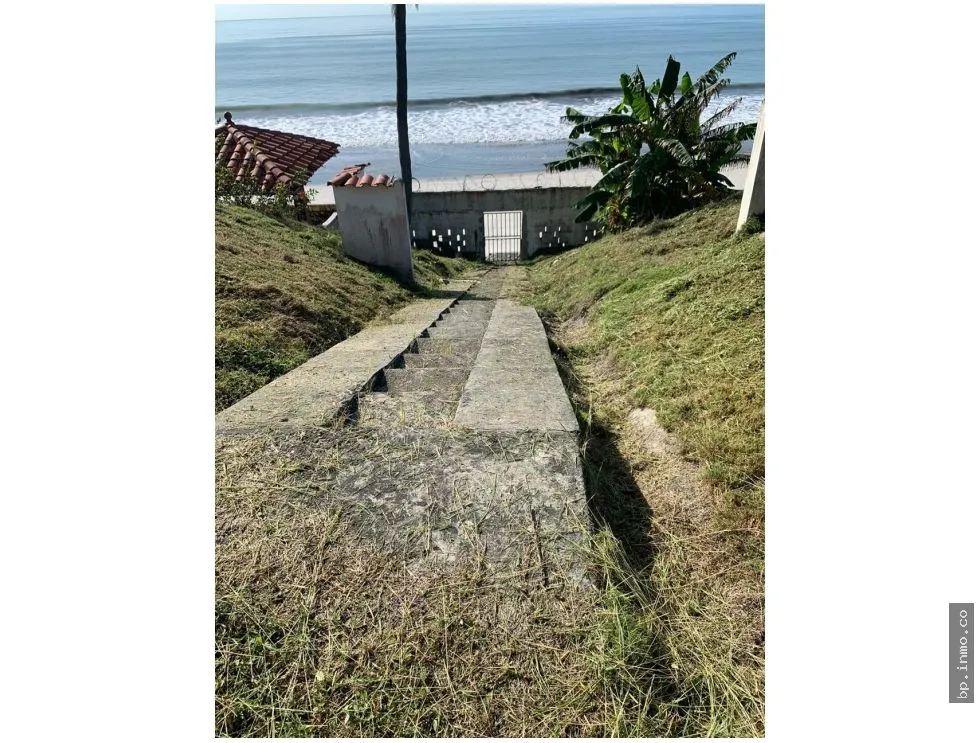 BEACHFRONT LAND FOR SALE 2,100 M2