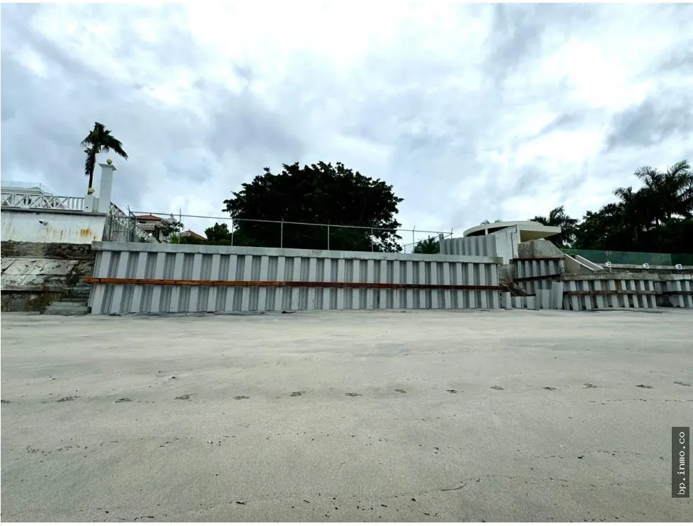 BEACHFRONT LAND FOR SALE IN CORONADO - 2000 M2