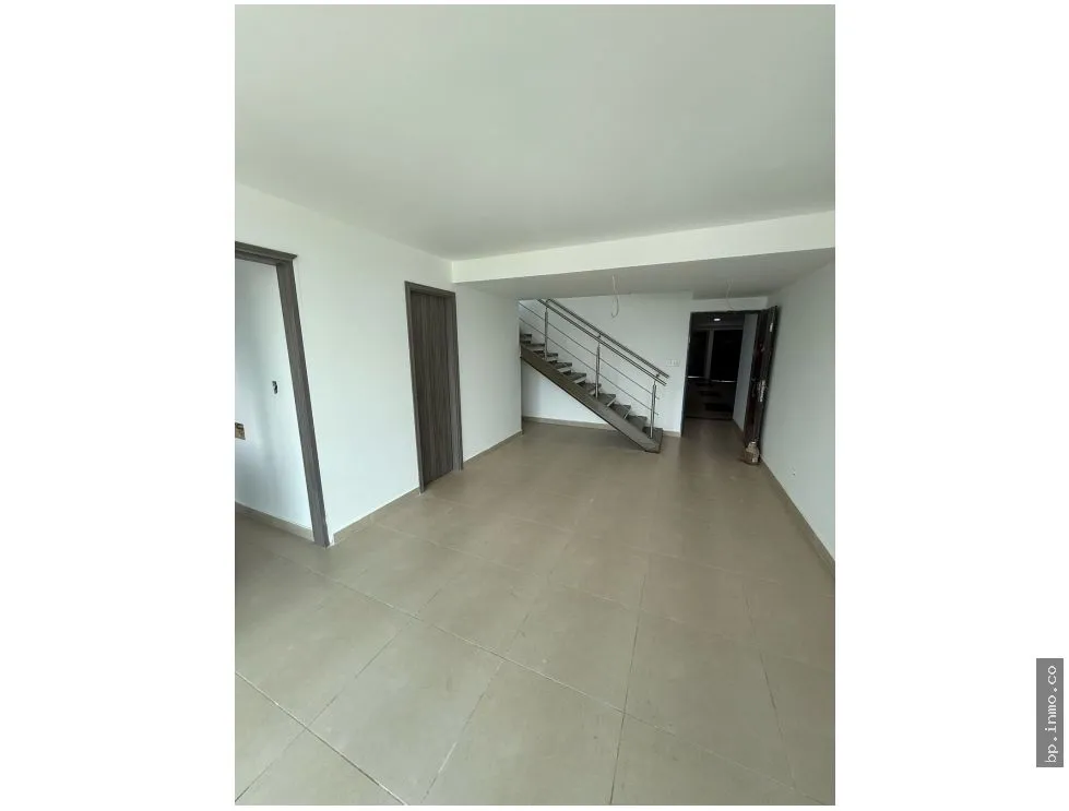 PENTHOUSE FOR SALE IN KING'S PARK, CONDADO DEL REY