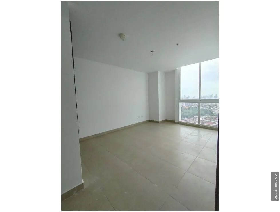 PENTHOUSE FOR SALE IN KING'S PARK, CONDADO DEL REY