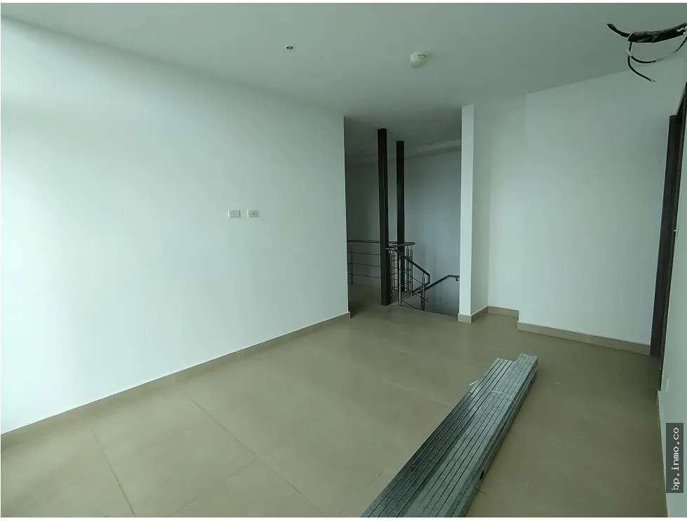 PENTHOUSE FOR SALE IN KING'S PARK, CONDADO DEL REY