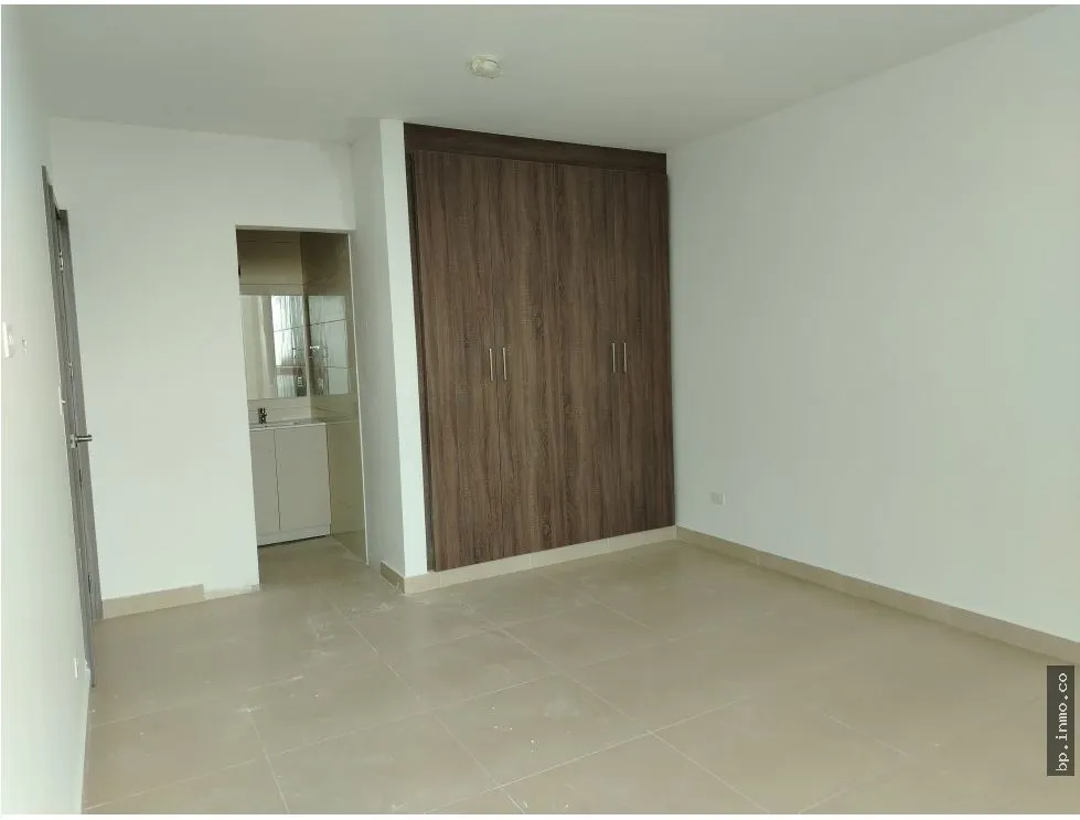 PENTHOUSE FOR SALE IN KING'S PARK, CONDADO DEL REY
