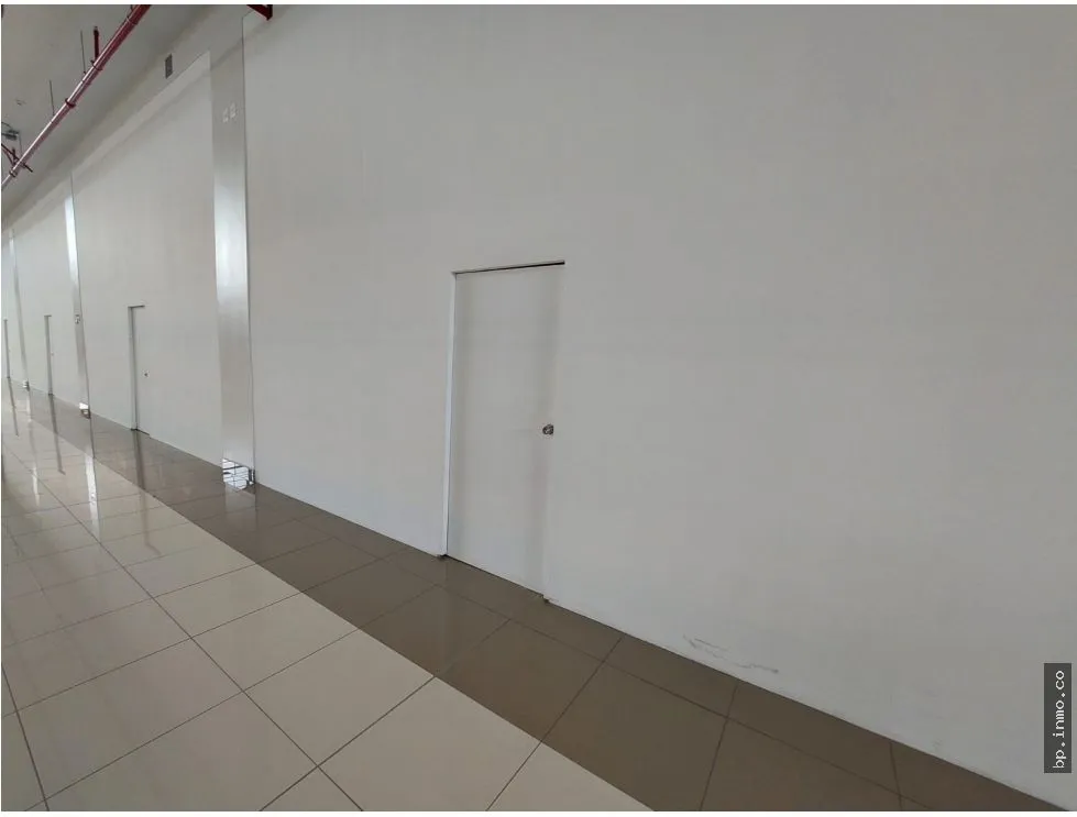 COMMERCIAL SPACE FOR SALE ON GROUND FLOOR 102 m2 IN FEDERAL MALL