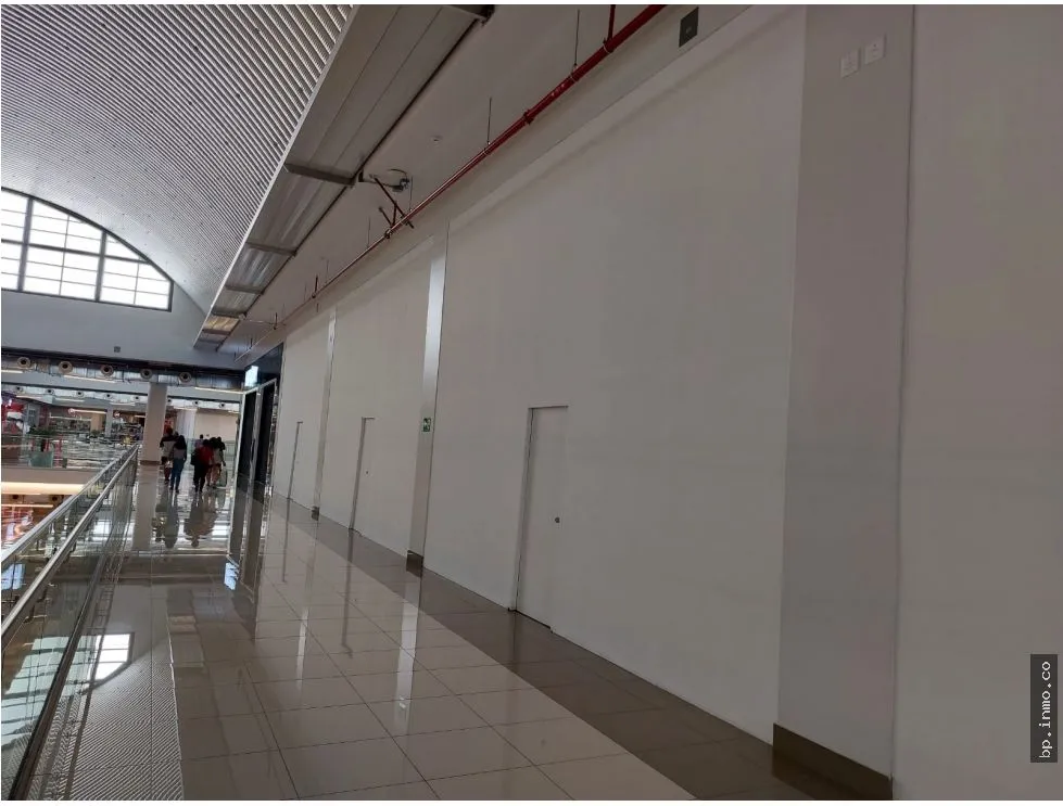 COMMERCIAL SPACE FOR SALE ON GROUND FLOOR 102 m2 IN FEDERAL MALL