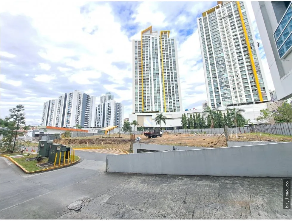 LAND FOR SALE IN CONDADO DEL REY - 4266 M2