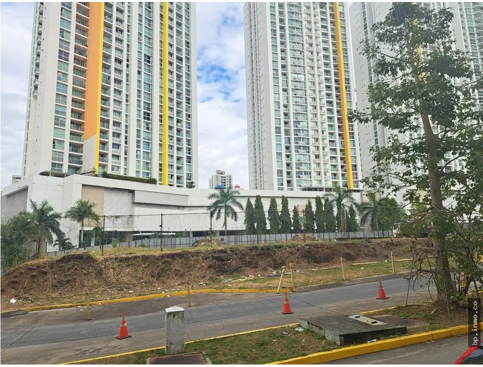LAND FOR SALE IN CONDADO DEL REY - 4266 M2
