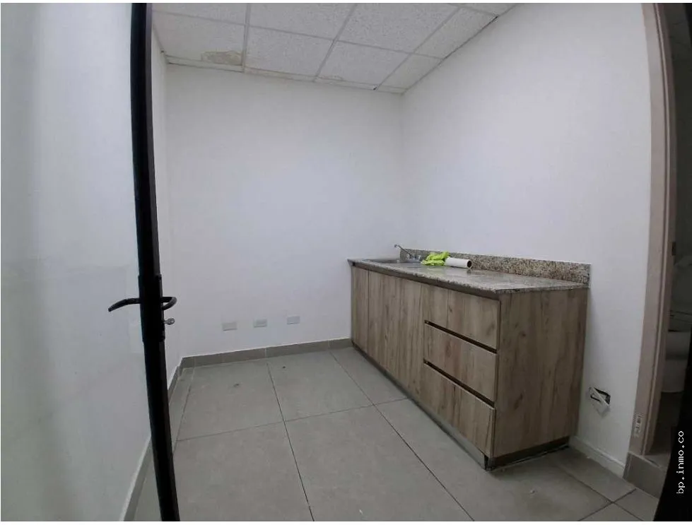 FOR RENT: 90 m² COMMERCIAL SPACE IN PUNTA PAITILLA