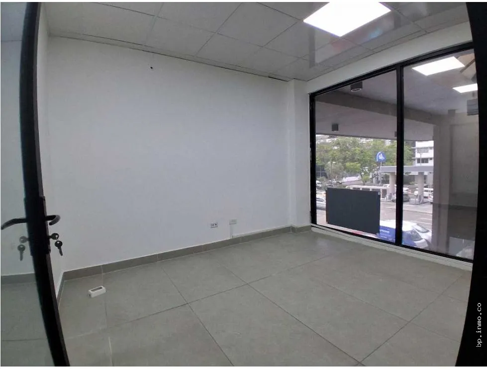 FOR RENT: 90 m² COMMERCIAL SPACE IN PUNTA PAITILLA