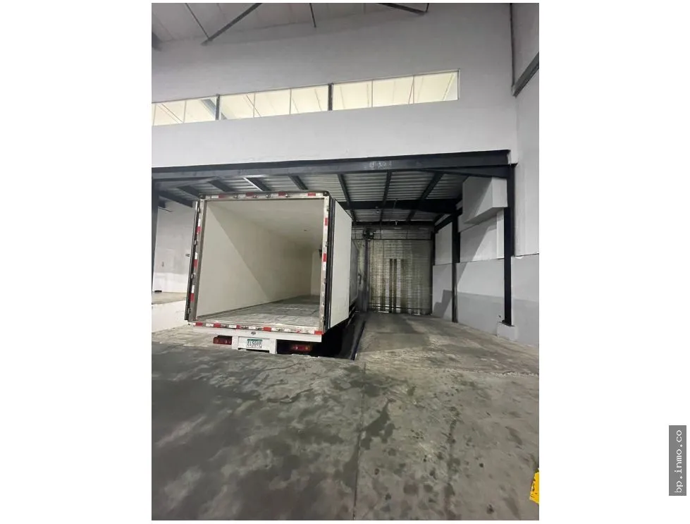 WAREHOUSE OF 1,200 M² FOR SALE IN LAS MAÑANITAS