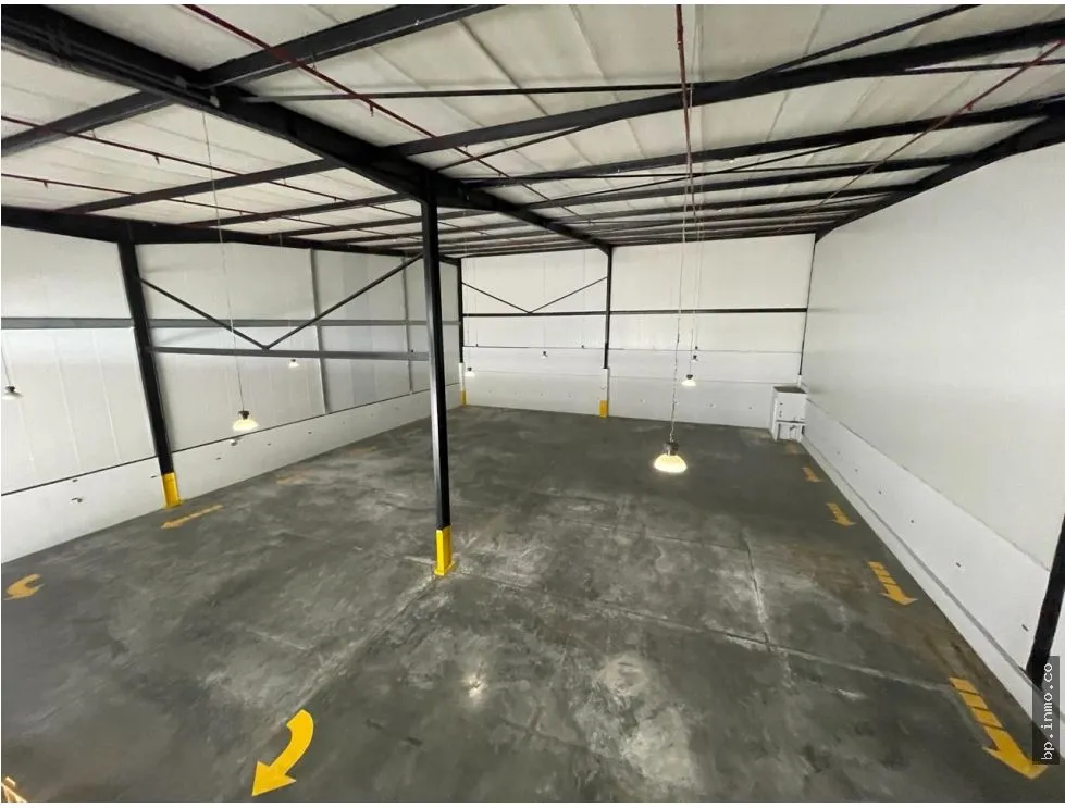 WAREHOUSE OF 1,200 M² FOR SALE IN LAS MAÑANITAS