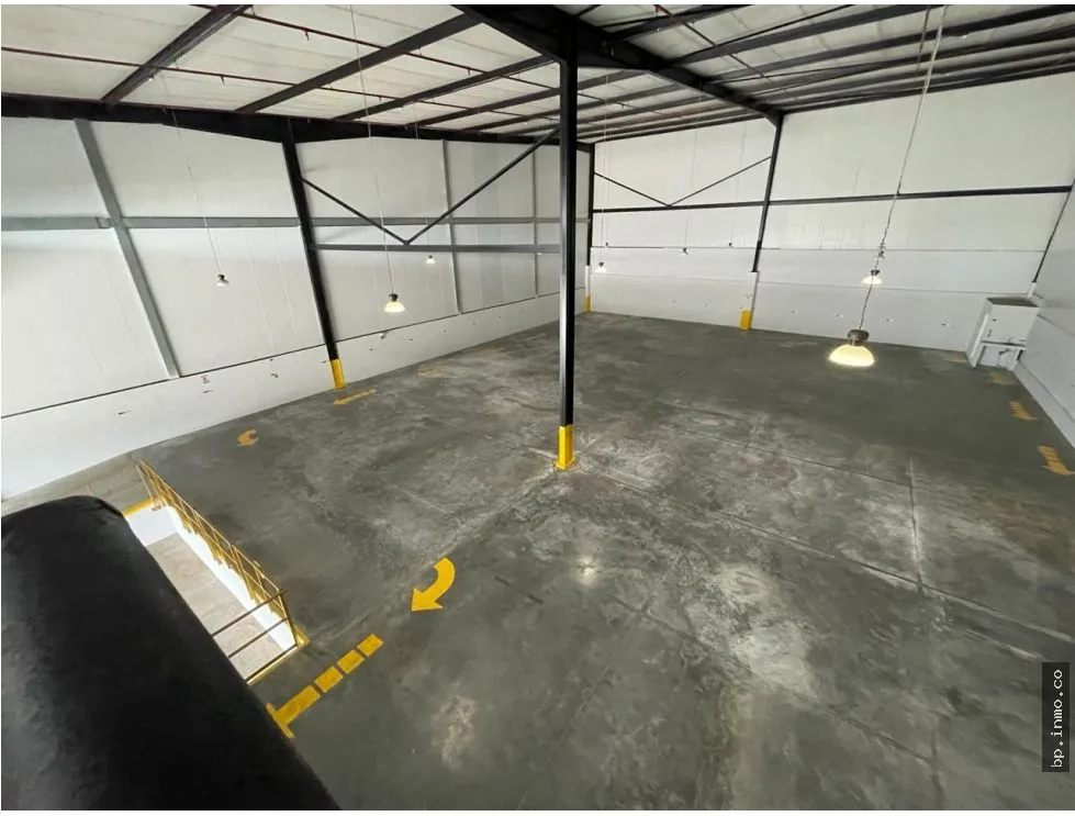 WAREHOUSE OF 1,200 M² FOR SALE IN LAS MAÑANITAS