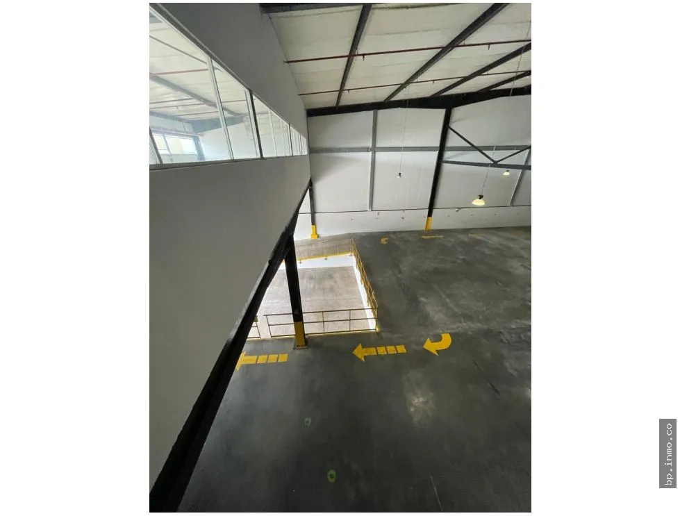WAREHOUSE OF 1,200 M² FOR SALE IN LAS MAÑANITAS
