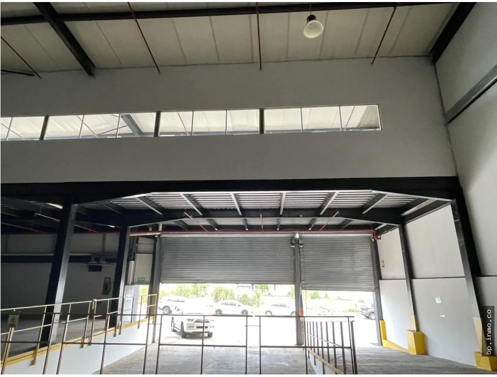 WAREHOUSE OF 1,200 M² FOR SALE IN LAS MAÑANITAS