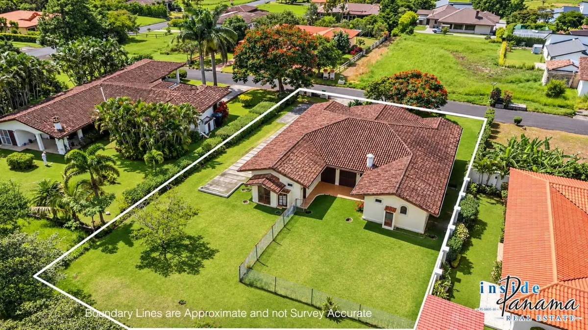 Spacious 3-Bedroom Home For Sale in Boquete Country Club
