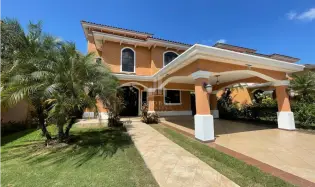 Sale of Spacious House in Clayton Village with Swimming Pool