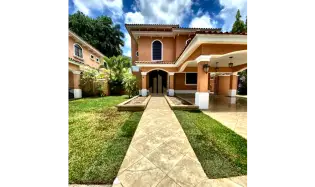 Sale of Spacious House in Clayton Village with Swimming Pool