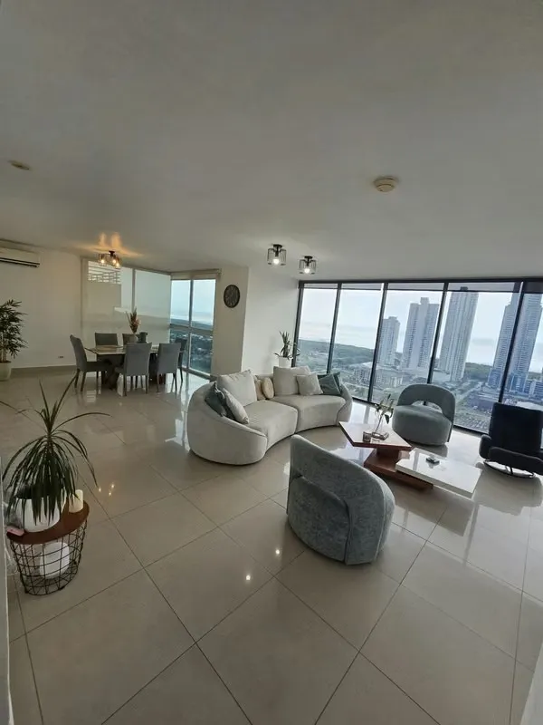 220 m² Furnished Apartment Across from Town Center, Costa del Este