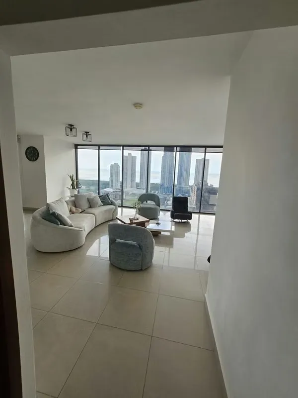 220 m² Furnished Apartment Across from Town Center, Costa del Este