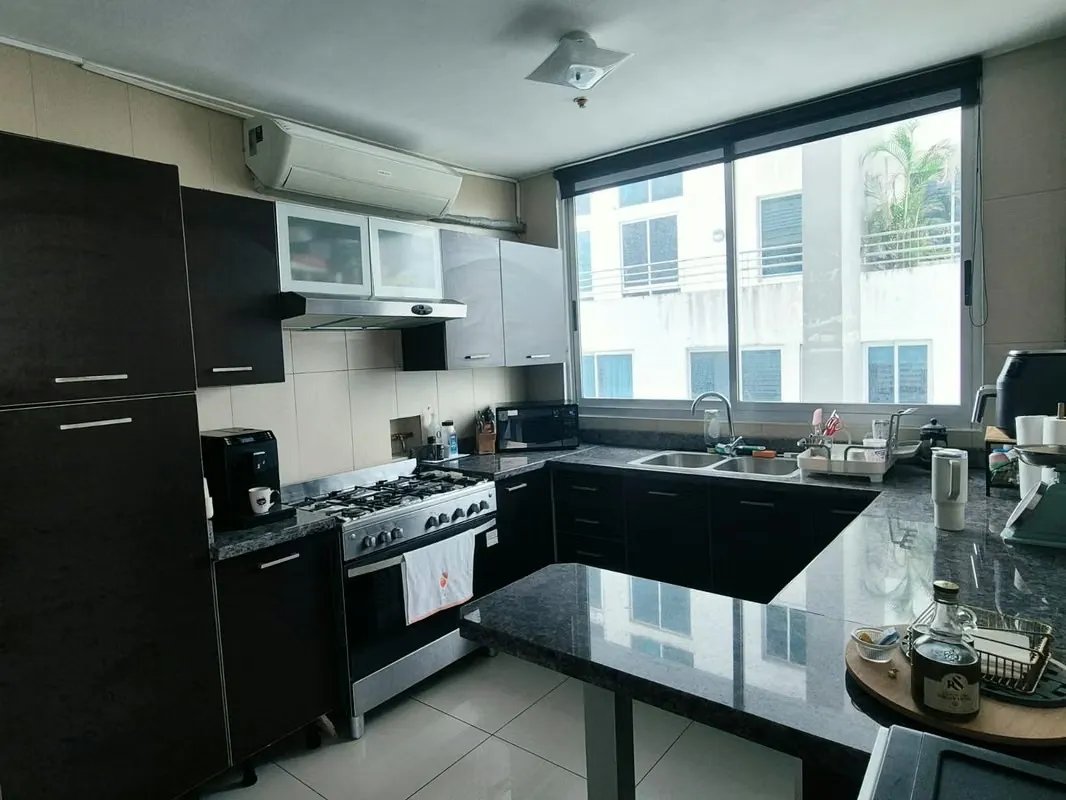 220 m² Furnished Apartment Across from Town Center, Costa del Este
