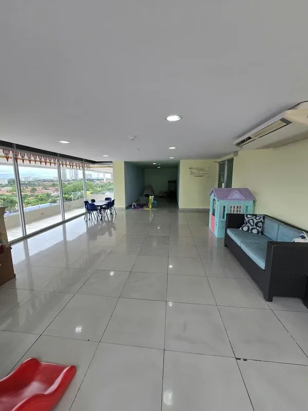 220 m² Furnished Apartment Across from Town Center, Costa del Este