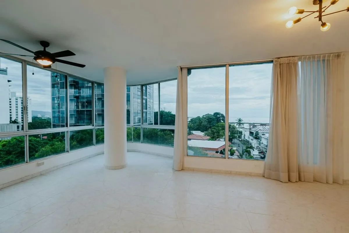 Exclusive Property in Coco del Mar – 175 m², One Apartment per Floor, 3 Bedrooms