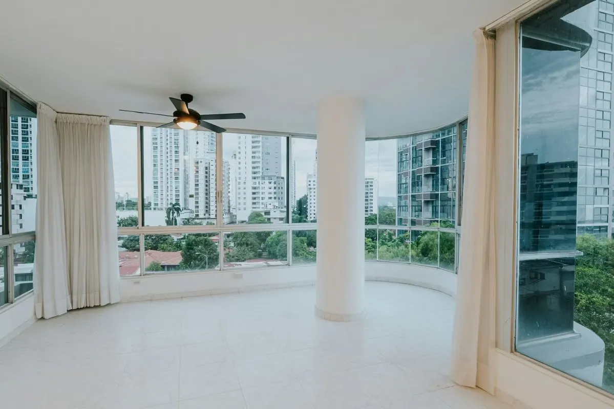 Exclusive Property in Coco del Mar – 175 m², One Apartment per Floor, 3 Bedrooms