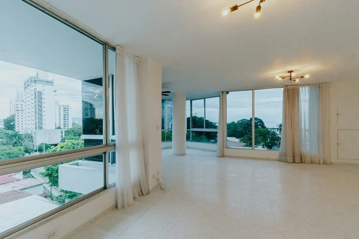 Exclusive Property in Coco del Mar – 175 m², One Apartment per Floor, 3 Bedrooms