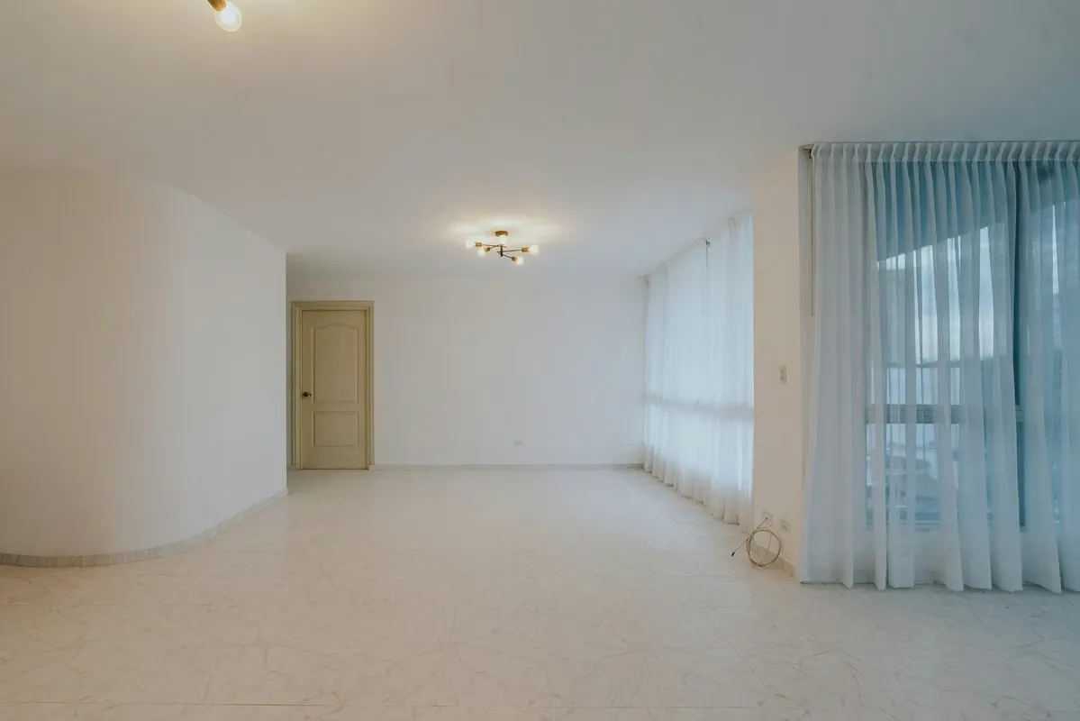Exclusive Property in Coco del Mar – 175 m², One Apartment per Floor, 3 Bedrooms