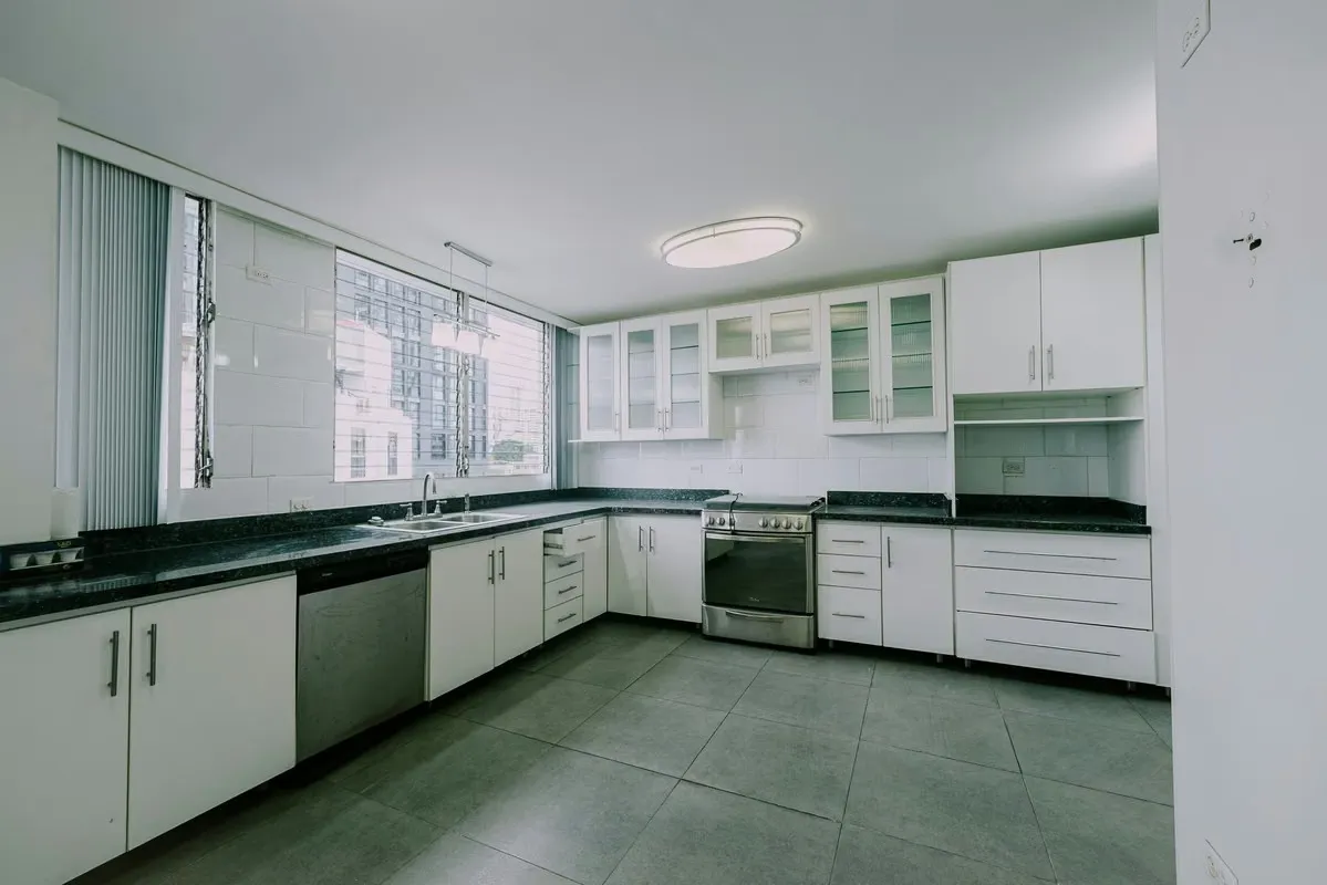 Exclusive Property in Coco del Mar – 175 m², One Apartment per Floor, 3 Bedrooms