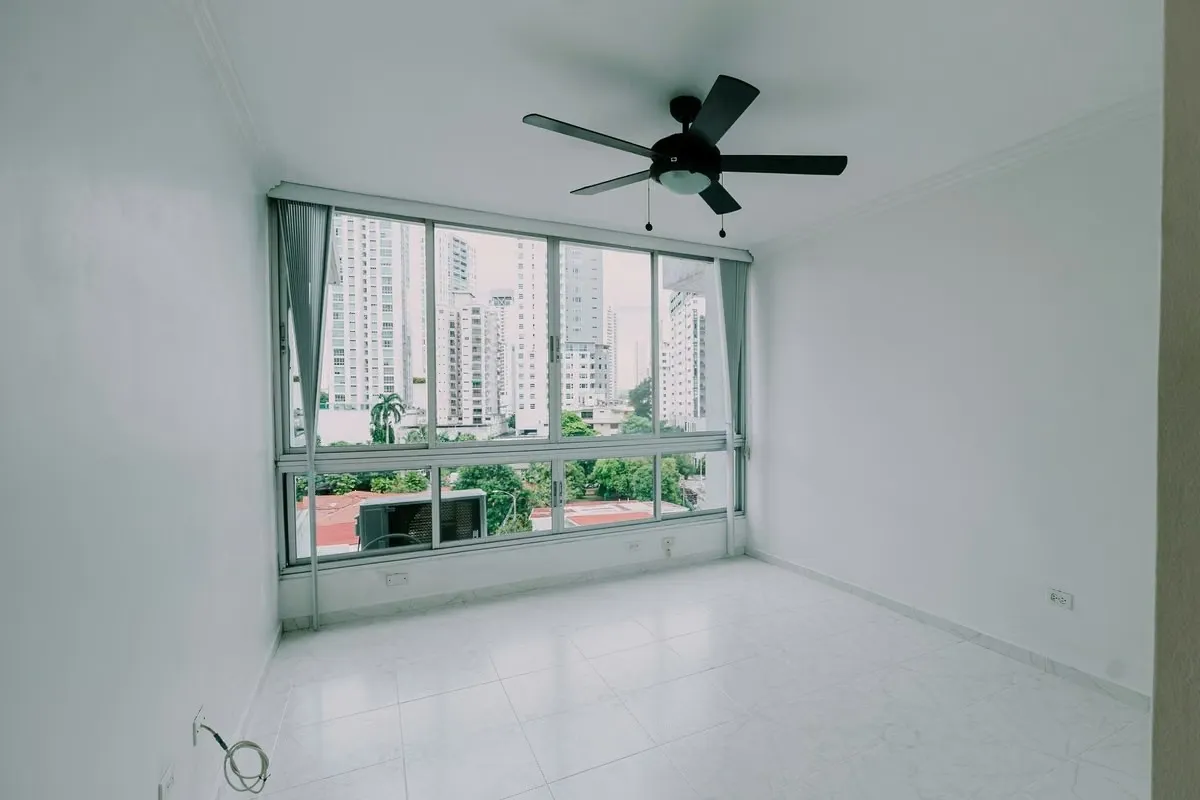 Exclusive Property in Coco del Mar – 175 m², One Apartment per Floor, 3 Bedrooms