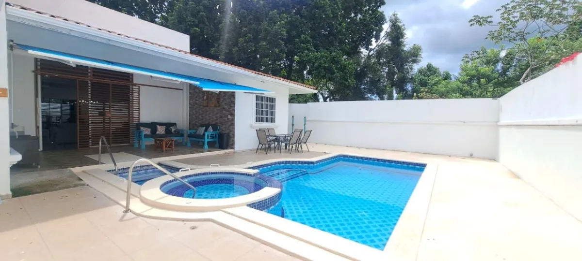 Casa de 4 Recámaras con Piscina Privada y Jacuzzi en El Espino