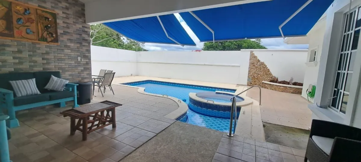 Casa de 4 Recámaras con Piscina Privada y Jacuzzi en El Espino