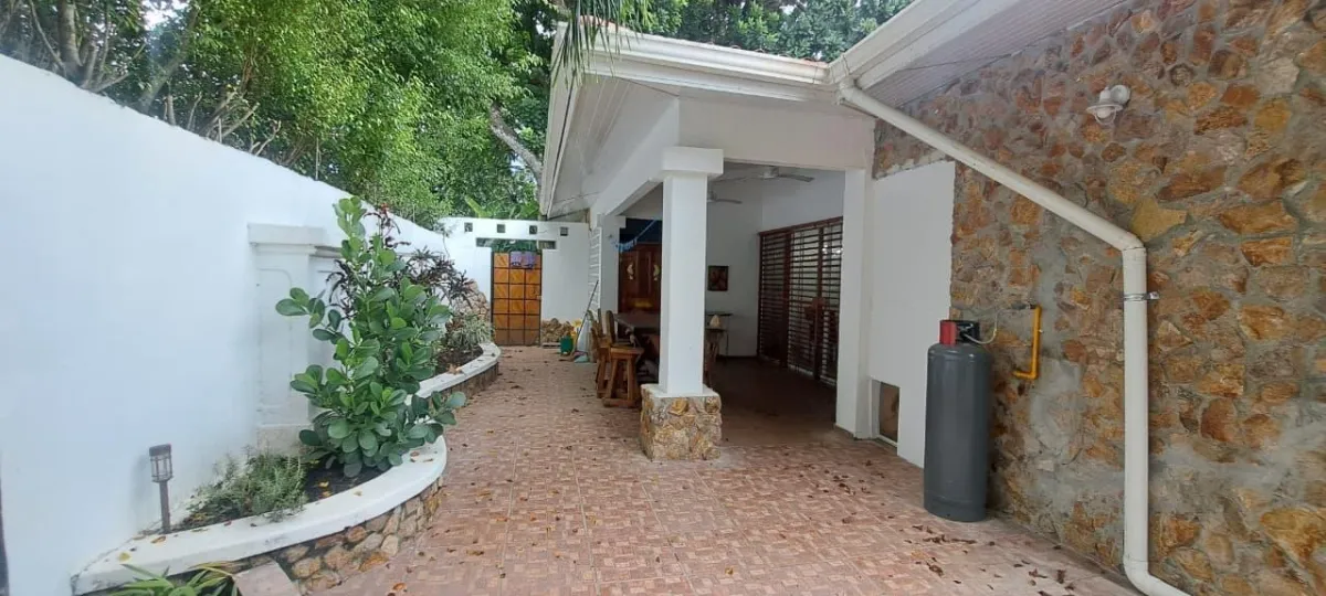 Casa de 4 Recámaras con Piscina Privada y Jacuzzi en El Espino