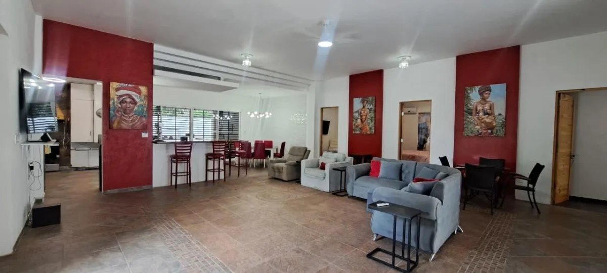Casa de 4 Recámaras con Piscina Privada y Jacuzzi en El Espino