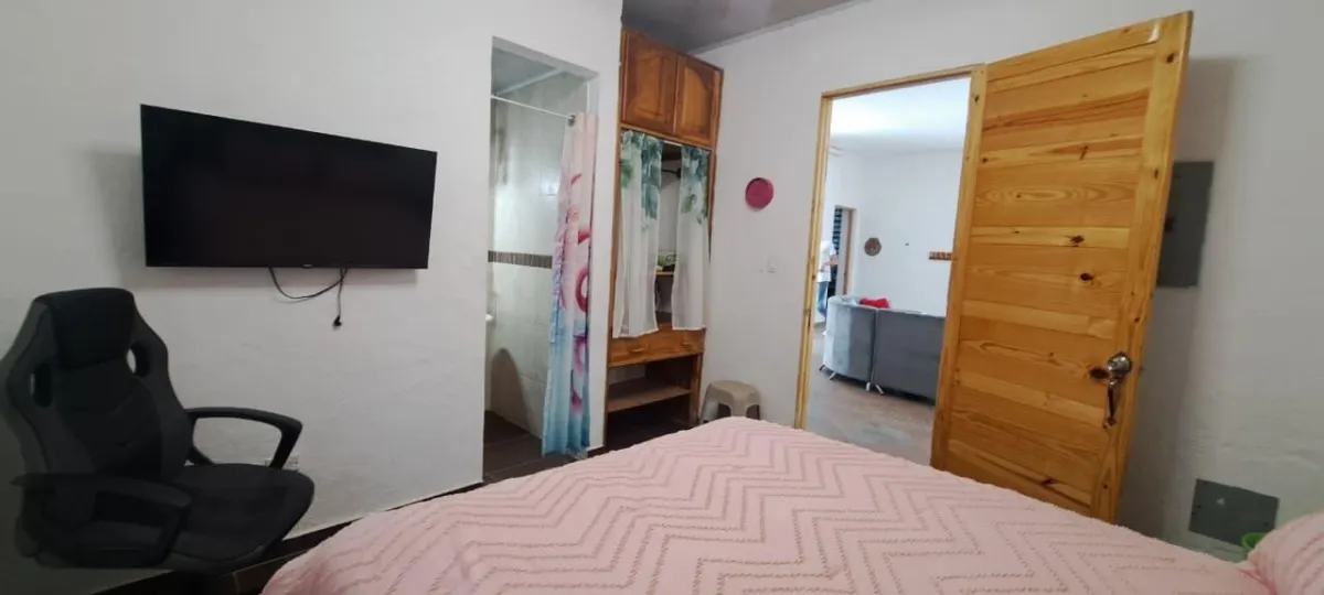 Casa de 4 Recámaras con Piscina Privada y Jacuzzi en El Espino