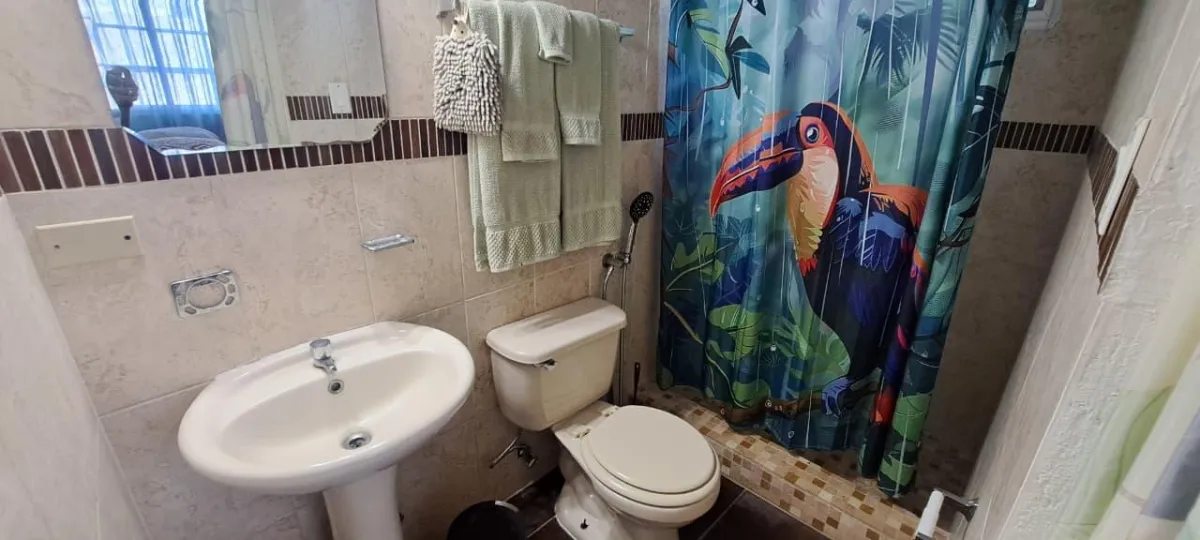 Casa de 4 Recámaras con Piscina Privada y Jacuzzi en El Espino