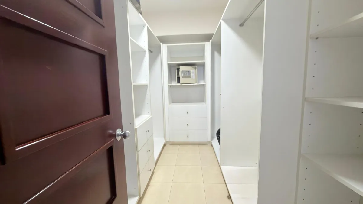 Unit for sale in PH. GRANDBAY TOWER