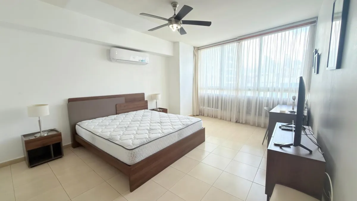 Unit for sale in PH. GRANDBAY TOWER