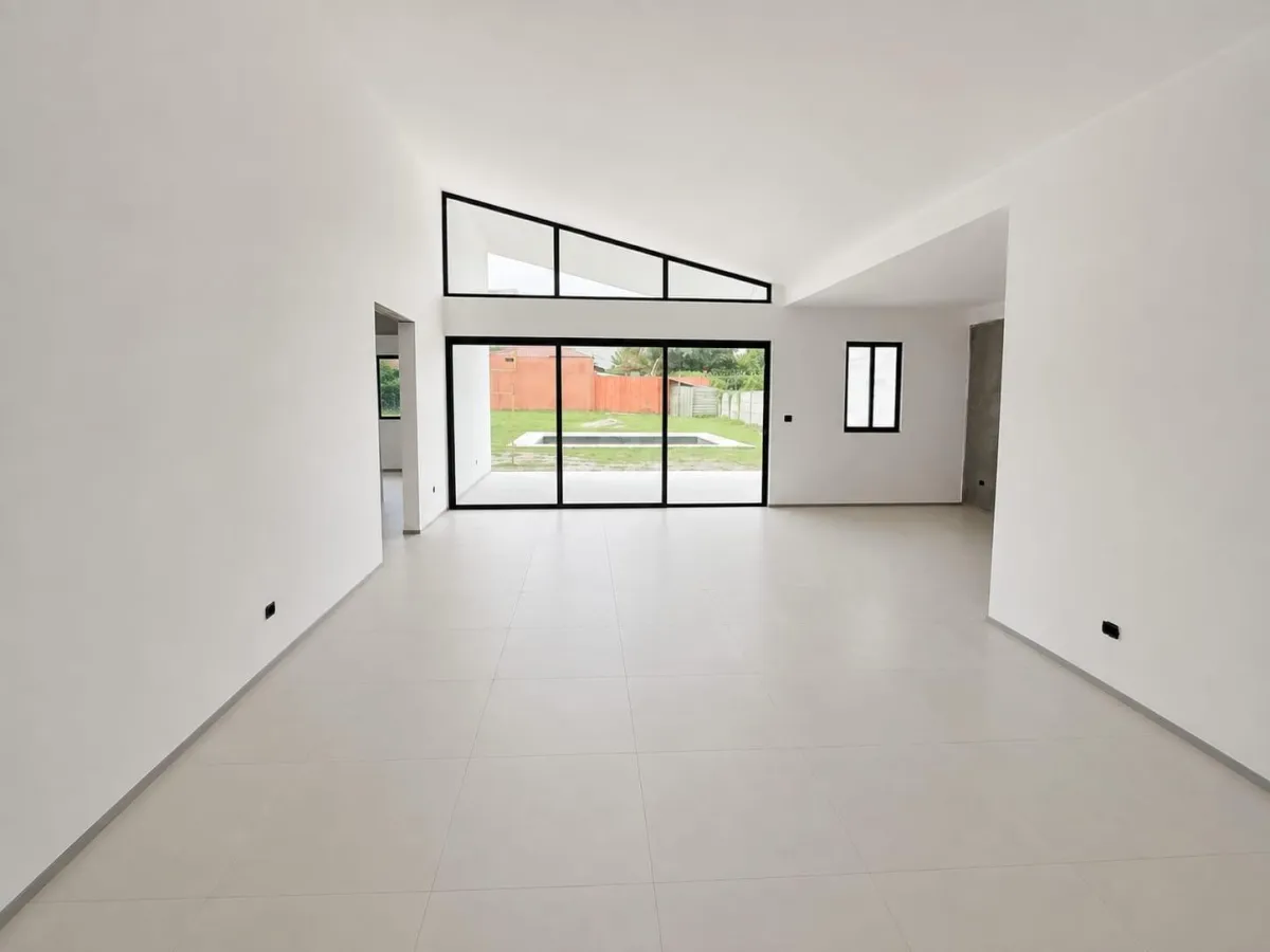 NEW, MODERN HOUSE FOR SALE WITH A POOL IN CORONADO