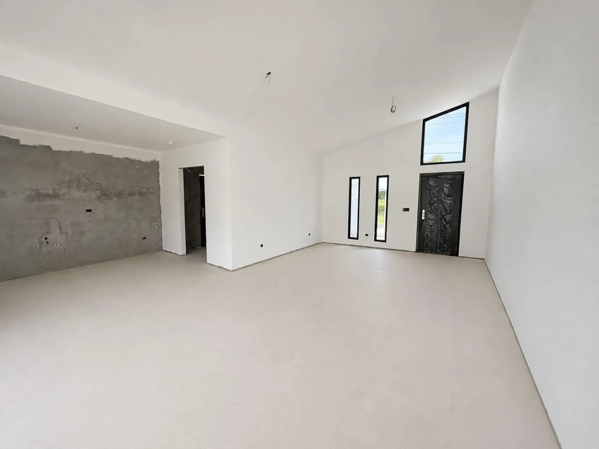 NEW, MODERN HOUSE FOR SALE WITH A POOL IN CORONADO
