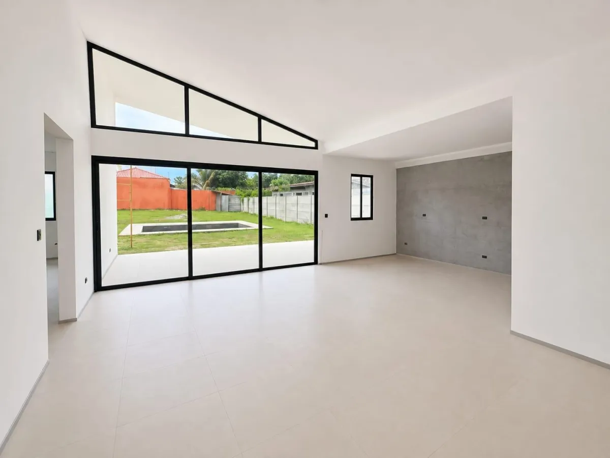 NEW, MODERN HOUSE FOR SALE WITH A POOL IN CORONADO