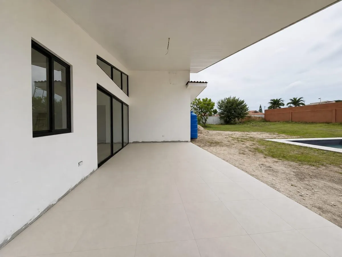NEW, MODERN HOUSE FOR SALE WITH A POOL IN CORONADO